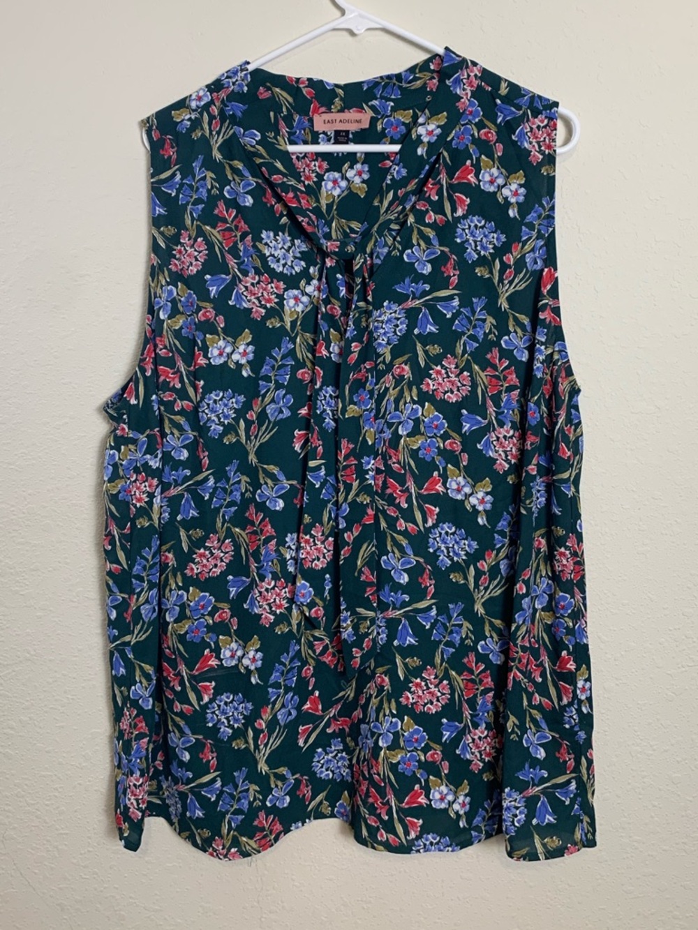 East Adeline Dark Green Floral Leaf-pattern Sleeveless Tie-Neck Blouse 2X Office